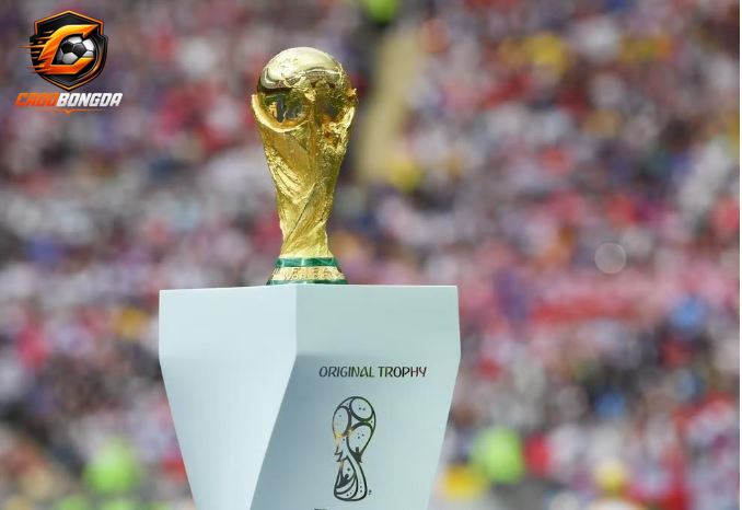  Không khí cuồng nhiệt và chiếc cúp vàng danh giá của FIFA World Cup.